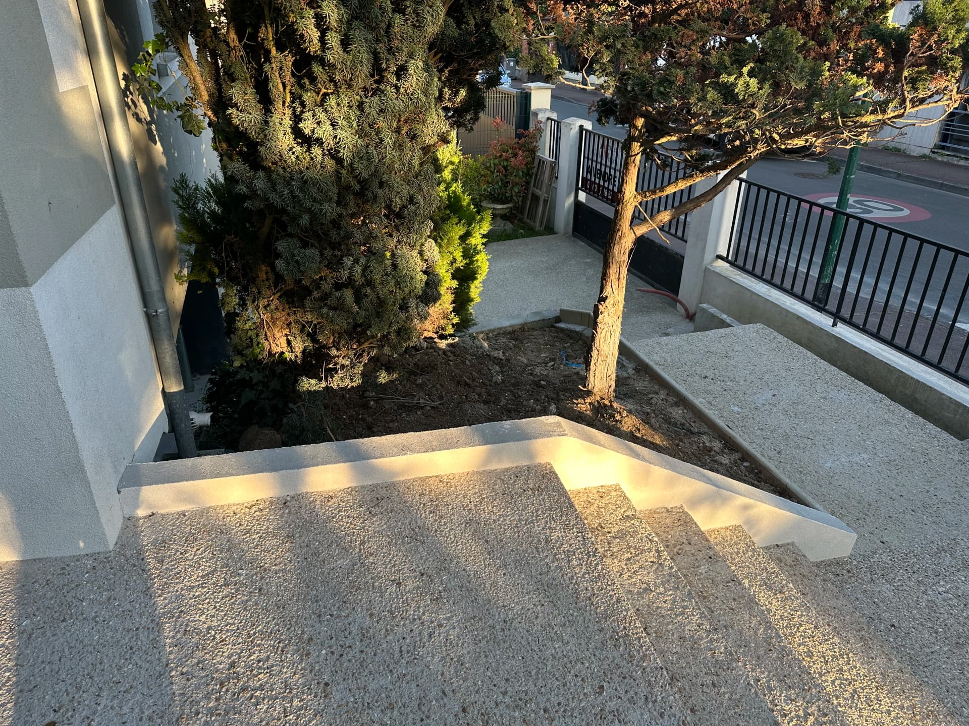 Phase 2 des travaux d'aménagement extérieur par Mar & Co 17